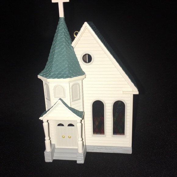 Hallmark Keepsake Town Church - Picture 2 of 5